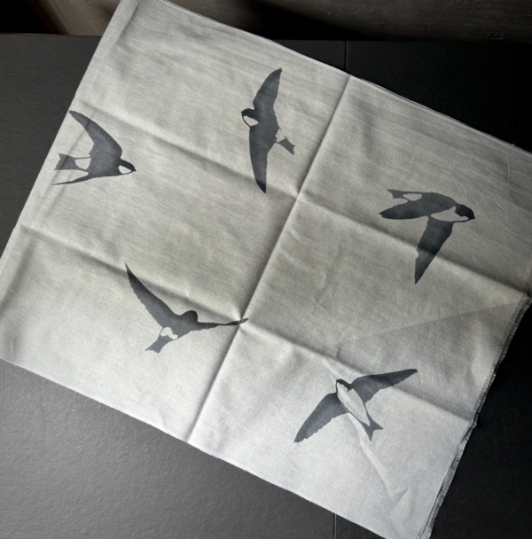 【 あひろ屋 】 岩燕( iwa tsubame )・地色: 灰色