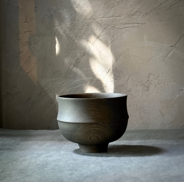 【 iiDA Woodturning 】 「 けやき 」の器( 鉄媒染 )